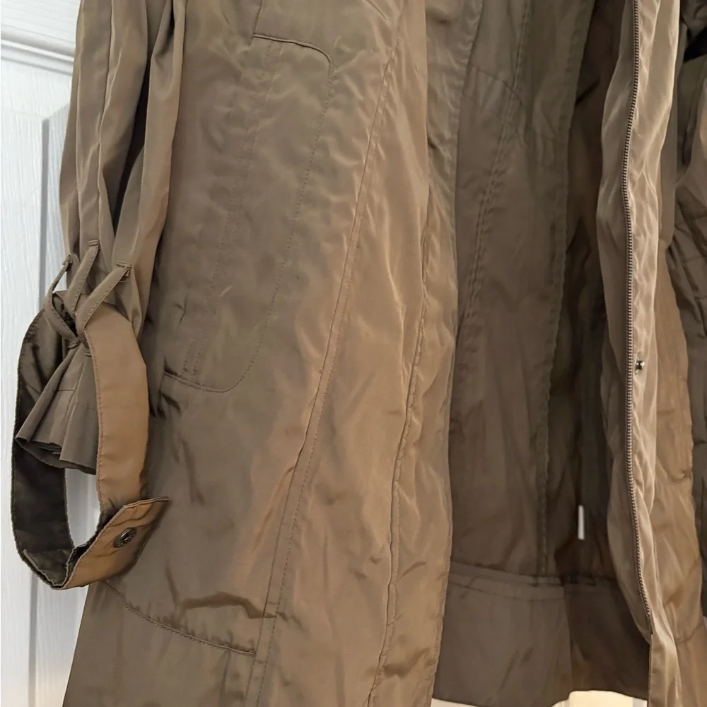 Orvis Outdoor Rain Jacket - Picture 4 of 12